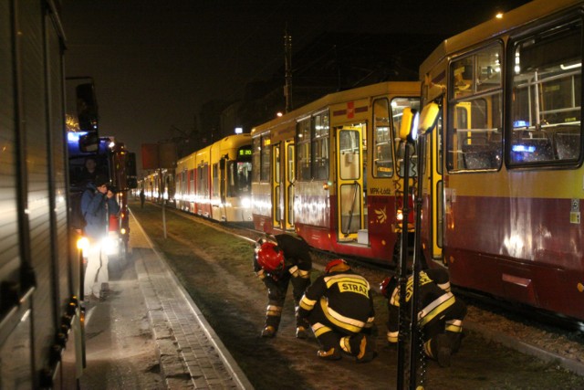 W stanie ciężkim odwieziono do szpitala mężczyznę, który wpadł pod tramwaj na ulicy Kościuszki w Łodzi