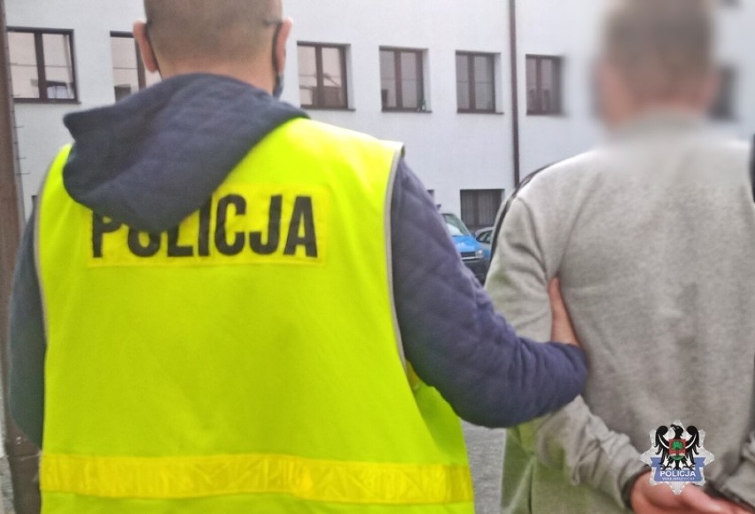 Pijany kierowca chciał dać łapówkę policjantom z Wałbrzycha