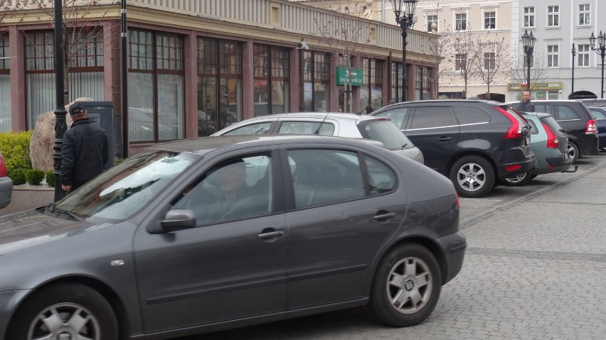 Radni chcą nowej strefy parkowania w Rynku