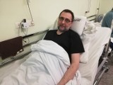 Ratownik medyczny z Bochni pomagał innym wrócić do zdrowia, teraz po udarze jakiego doznał na służbie sam potrzebuje wsparcia