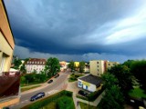 Czarne chmury nad Lęborkiem! Burza w obiektywie Czytelników. Aż przechodzą ciarki! 