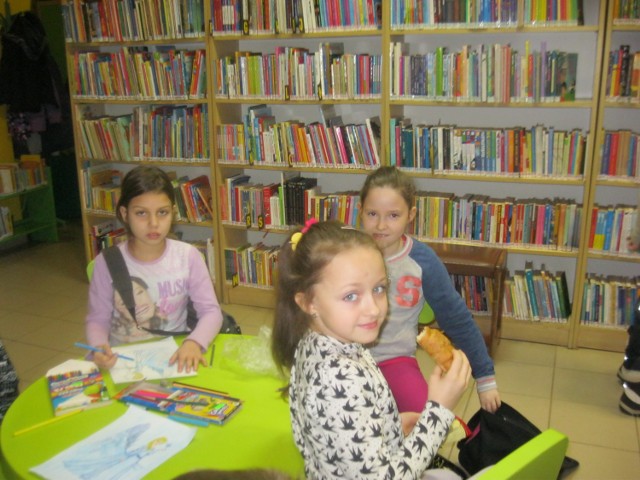 Zarówno miejska biblioteka w Kraśniku, jak i ośrodek pomocy społecznej przygotowały dla dzieci moc atrakcji