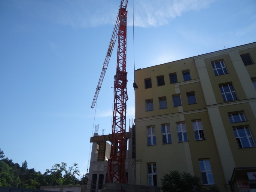 Nowe skrzydło szpitala w Wągrowcu pnie się w górę. Zobaczcie zdjęcia z placu budowy 