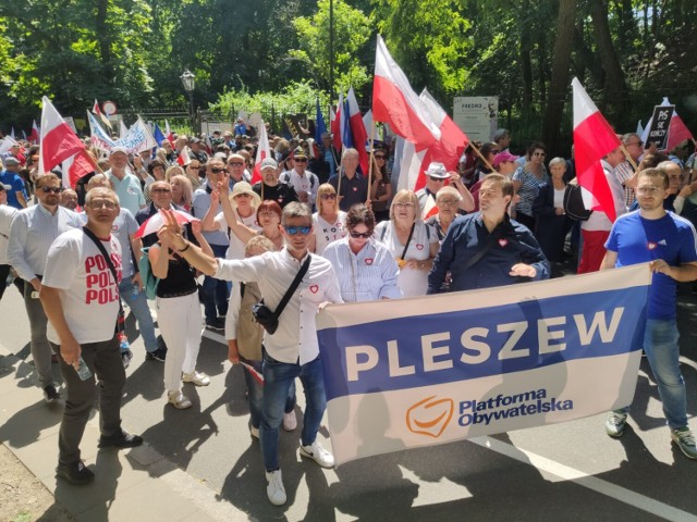 Prawdziwe tłumy w stolicy. Pleszewianie na Wielkim Marszu 4 czerwca w Warszawie
