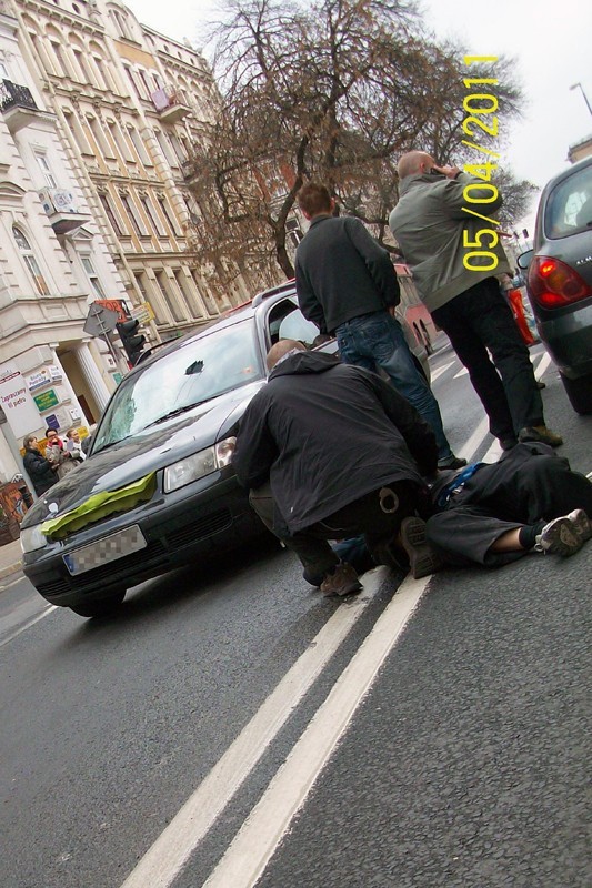 Potrącił dwie osoby na Krakowskim Przedmieściu