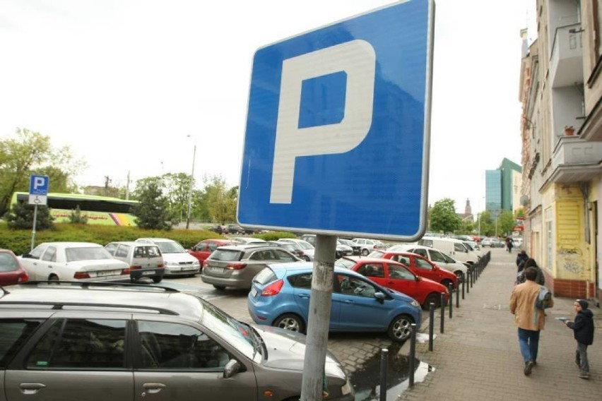 Parkowanie w okresie świąteczno-noworocznym, Warszawa 2019/2020. W które dni bezpłatnie zaparkujemy w stolicy?