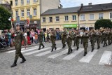 Wojskowa parada ulicami Nowego Tomyśla w ramach 80. rocznicy przekazania broni [ZDJĘCIA]