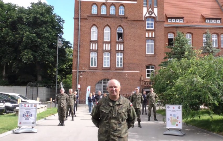 Malbork. #GaszynChallenge żołnierzy i sportowców. Akcja z pompkami wciąż trwa