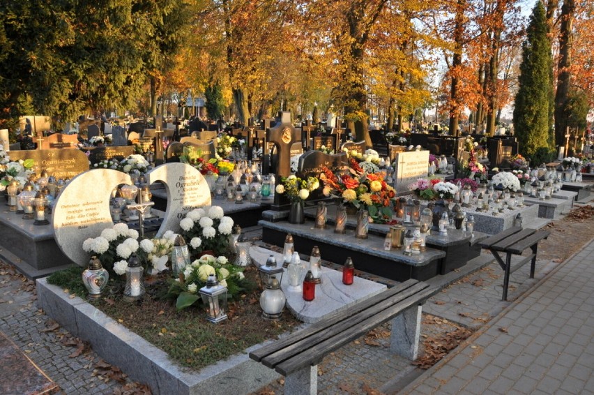 Wszystkich Świętych:Cmentarz Sanktuarium Maryjnym w Charłupi...