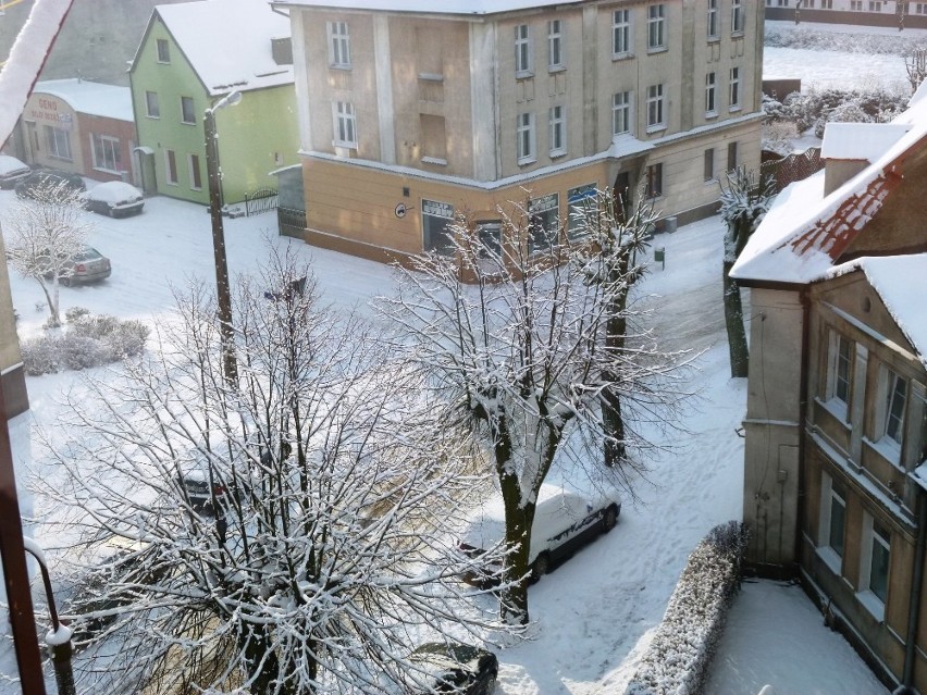 Opady śniegu w Sławnie. Śnieg w stolicy powiatu sławieńskiego (ZDJĘCIA)