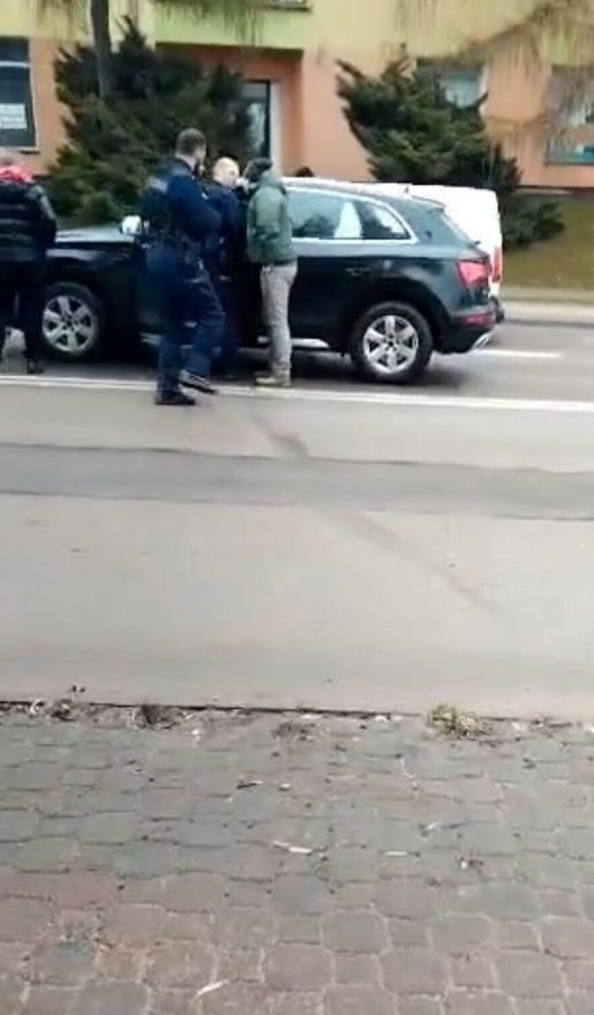 Akcja policji w Starachowicach. Pijany kierowca w ciągu kilku minut spowodował pięć kolizji