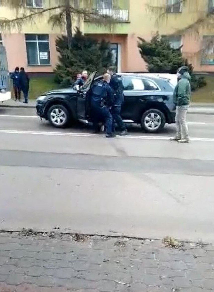 Akcja policji w Starachowicach. Pijany kierowca w ciągu kilku minut spowodował pięć kolizji