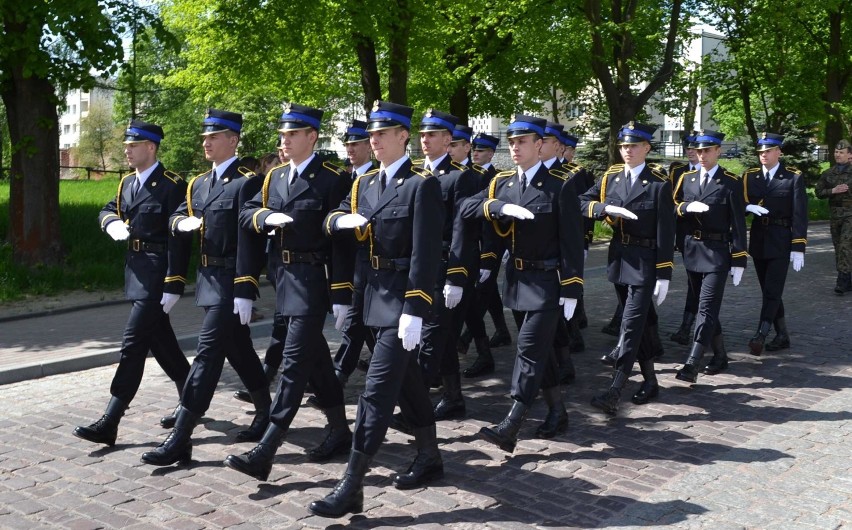 Nowy sztandar dla PSP w Malborku [WIDEO, ZDJĘCIA]. Komendant główny świętował ze strażakami