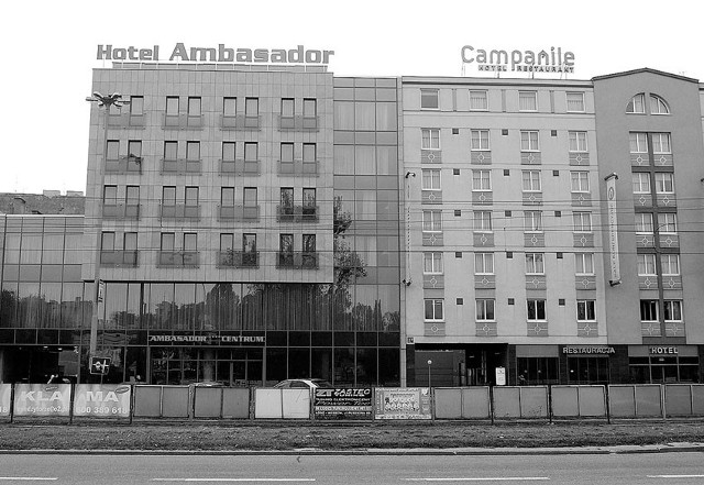 Nowy hotel oznaczony czterema gwiazdkami sąsiaduje z dwugwiazdkowym Campanile.
