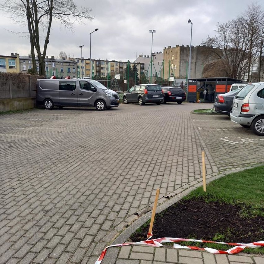 Zimno i szaro.Taki  poranek w Zduńskiej Woli 6 kwietnia