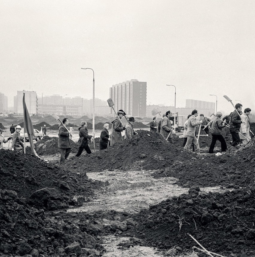 Jak wyglądała Warszawa w latach 80.? Karnawał Solidarności,...