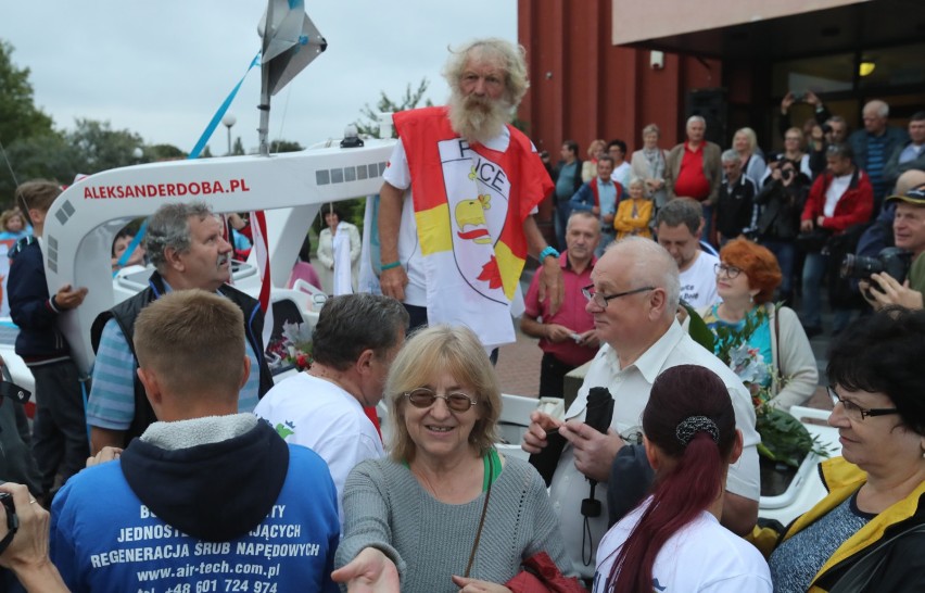 Aleksander Doba jest już Policach. Przywitały go tłumy. Były...