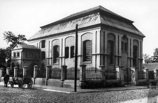 Jedna z dwóch łęczyckich synagog. Wybudowana w 1787 r. przy ul. Kaliskiej 8, w miejscu obecnego skweru. Wokół niej stały prywatne domy modlitwy, mykwa, dom kahalny i cheder. W 1940 r. spalili ją Niemcy, a ruiny kazali rozebrać Żydom. Była główną synagogą gminy żydowskiej w Łęczycy.