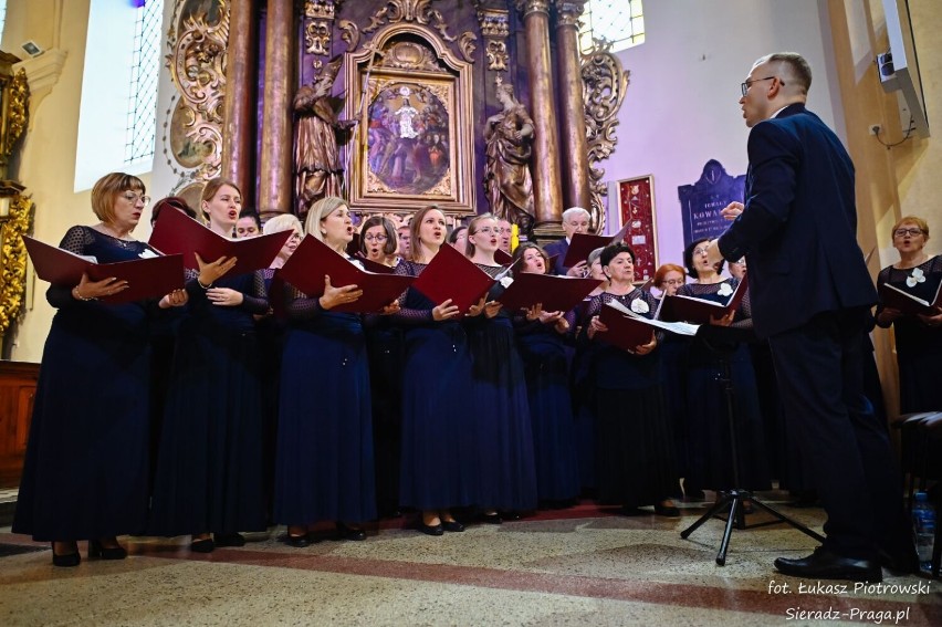 Chór Cantate Deo koncertował w klasztorze sióstr urszulanek...