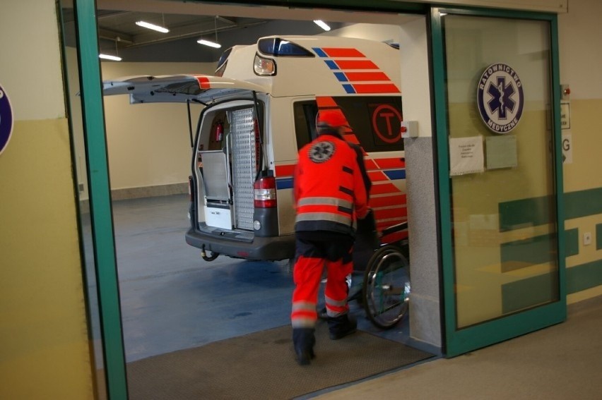 Komendant Straży Miejskiej w Gorlicach brutalnie pobity na ulicy przez 19-latka. Napastnik zadawał ciosy w twarz, kopał po głowie