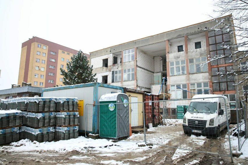 W budynku dawnej szkoły przy ulicy Jeziorańskiego w Kielcach...