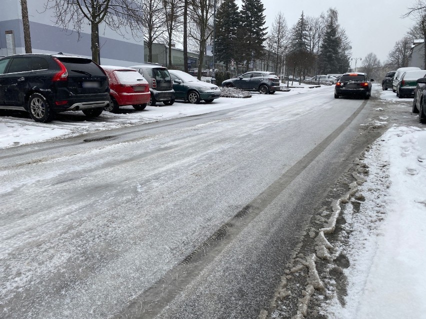 Oblodzona droga w Olkuszu