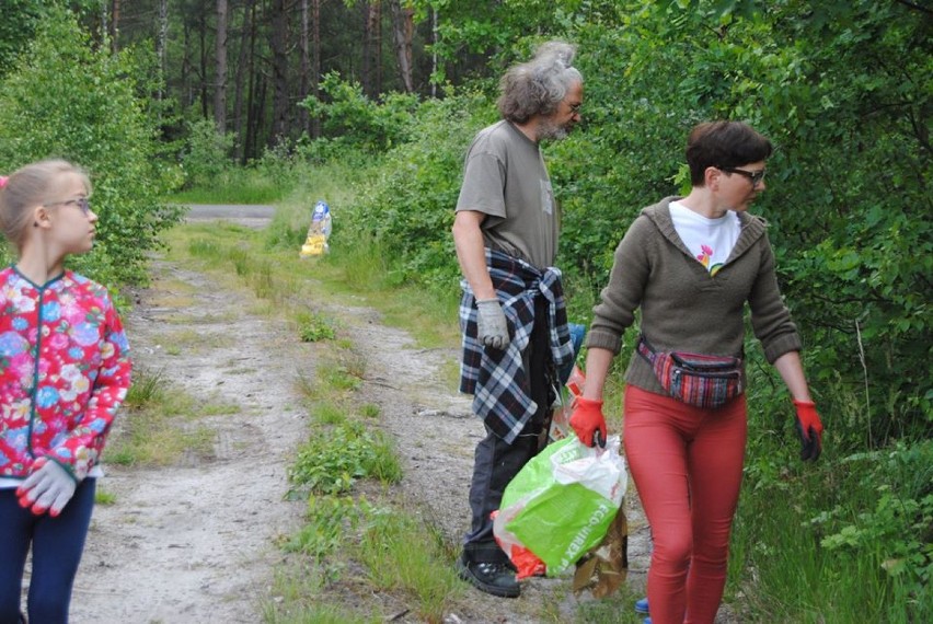 Miłośnicy czystych lasów znów w akcji. Tym razem byli w Helenowie