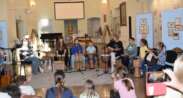 W kaplicy św. Mikołaja 4 w Chełmie  Noc Muzeum rozpoczęła się niezwykłym koncertem „Orkiestry Wszystko Gra” z Młodzieżowego Domu Kultury w Chełmie.