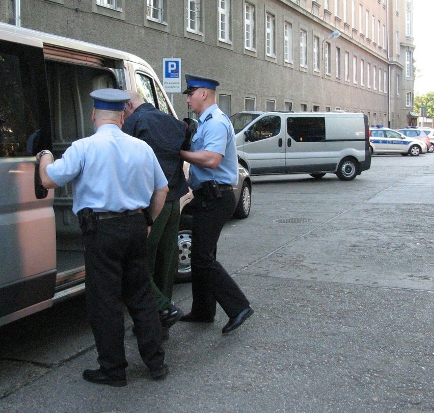 Opole: Policja rozbiła zorganizowaną grupę przestępczą, która napadała na banki [VIDEO]