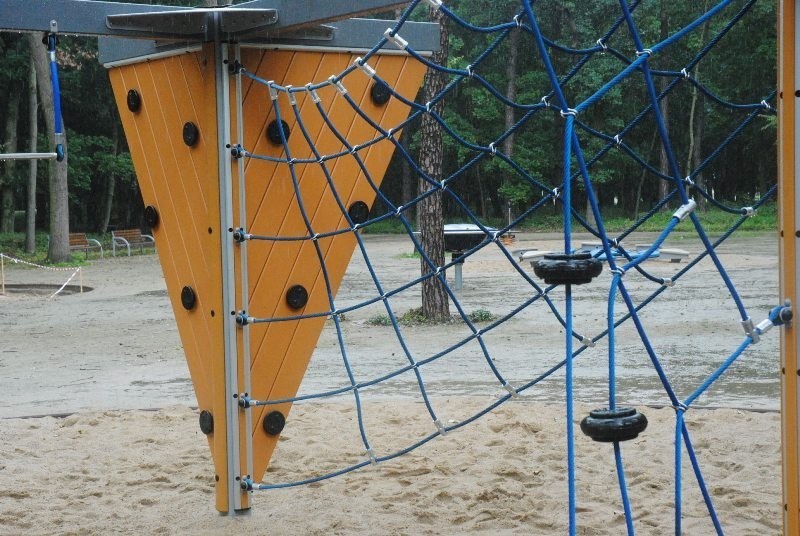 Plac zabaw w parku miejskim w Kościanie - do dyspozycji...