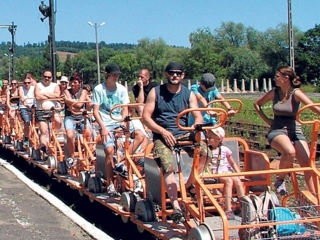 Bieszczadzkie Drezyny Rowerowe to jedna z najbardziej popularnych ofert turystycznych na południu Podkarpacia.
