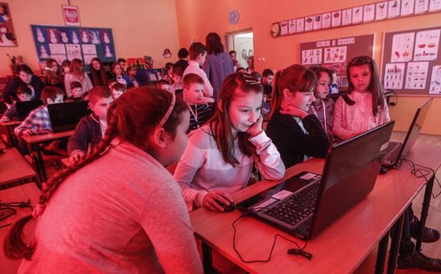 Programowania mogą uczyć się dzieci i młodzież w różnym wieku.