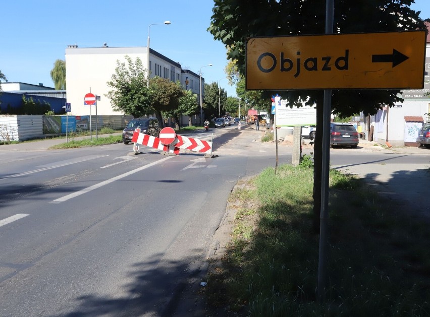 Utrudnienia na ulicy Okulickiego w Radomiu. Wodociągi Miejskie wymieniają kanalizację