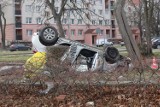 Wypadek na ulicy Słubickiej w Legnicy, ranny instruktor nauki jazdy odwieziony do szpitala