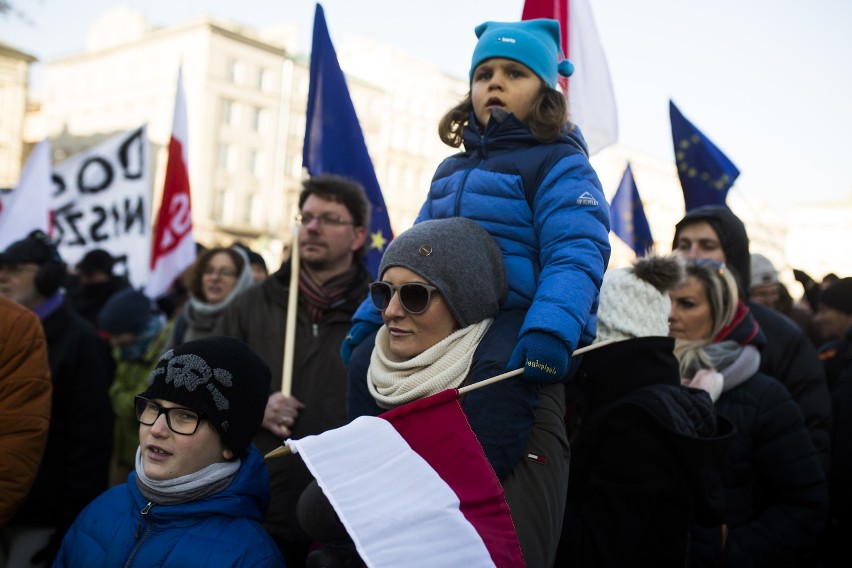 Burzliwe wydarzenia w sejmie. Mieszkańcy Krakowa protestują [ZDJĘCIA, WIDEO]