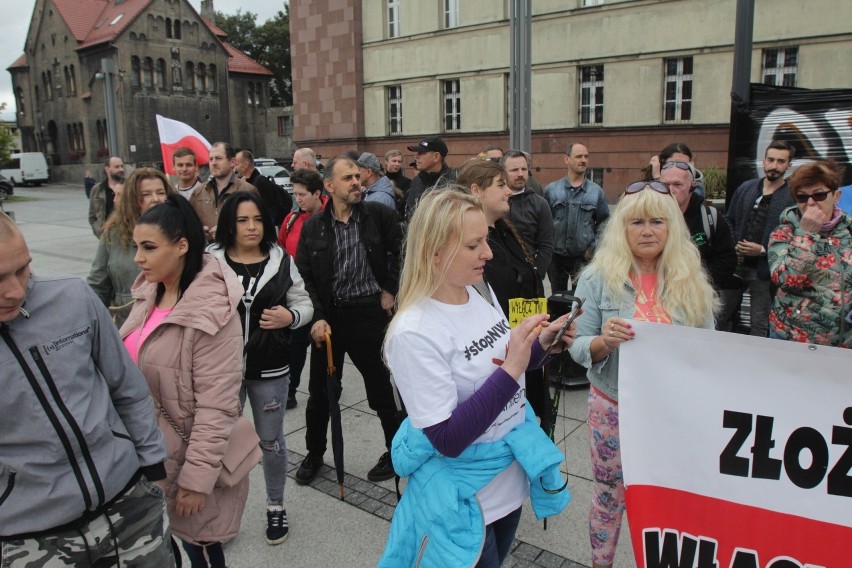 Antycovidowcy manifestowali w Rudzie Śląskiej, 26 września...