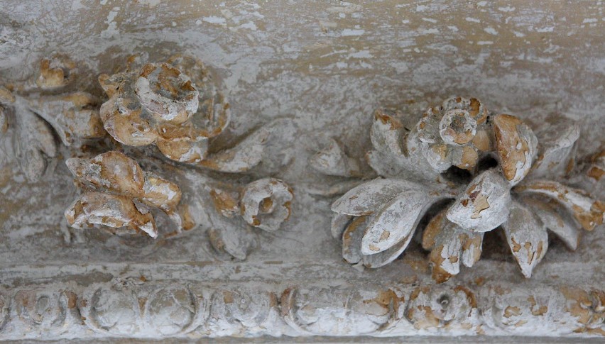 Odkryto zabytkowe freski i polichromie w kamienicy przy Piotrkowskiej