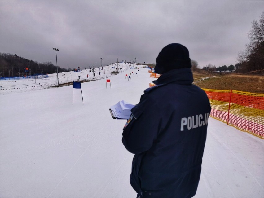 Światowy dzień śniegu na stoku w Rybnie z policjantami [zdjęcia]