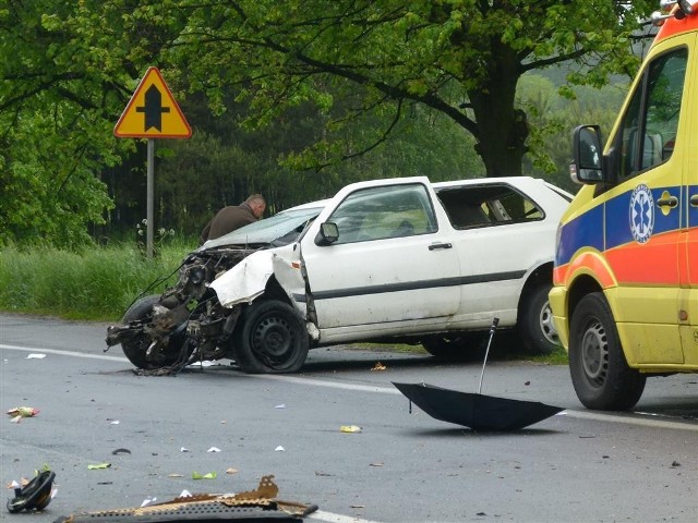 7-latek, który zmarł, był pasażerem volkswagena, którym kierował sprawca wypadku w Michałowie.