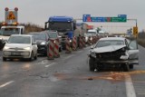 Wypadek na A1 przy ul. Twardosławickiej w Piotrkowie: zderzenie czterech samochodów