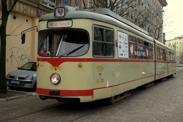 Walentynkowy tramwaj tuż przed wyruszeniem w trasę dookoła Poznania