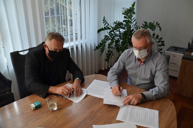 Burmistrz Błaszek Piotr Świderski podpisał dwie ważne umowy