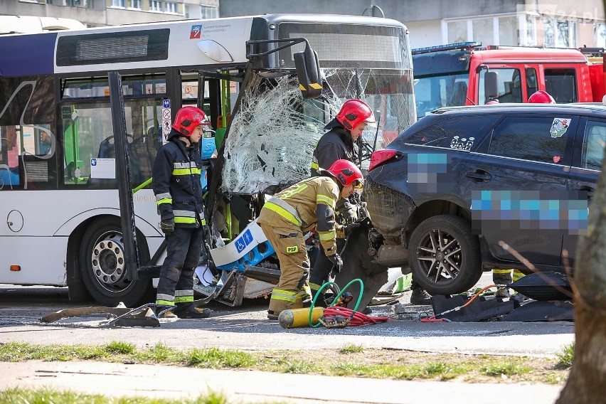 Wypadek na ul. Witkiewicza. W karambolu wzięło udział 6 pojazdów