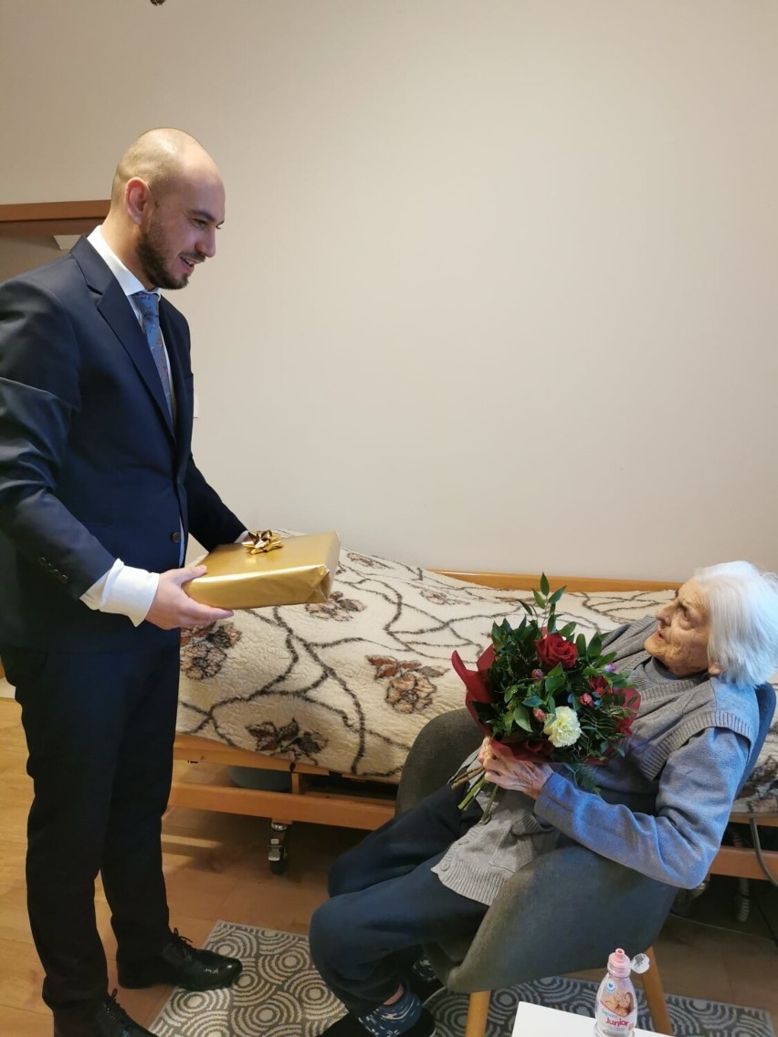 Gmina Damasławek. Mieszkanka Niemczyna obchodziła 96. urodziny. Z tej okazji odwiedził ją wójt 