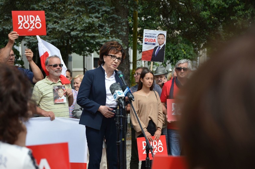 Marszałek Witek na Placu Wolności. Kampania wyborcza na ostatniej prostej [GALERIA]