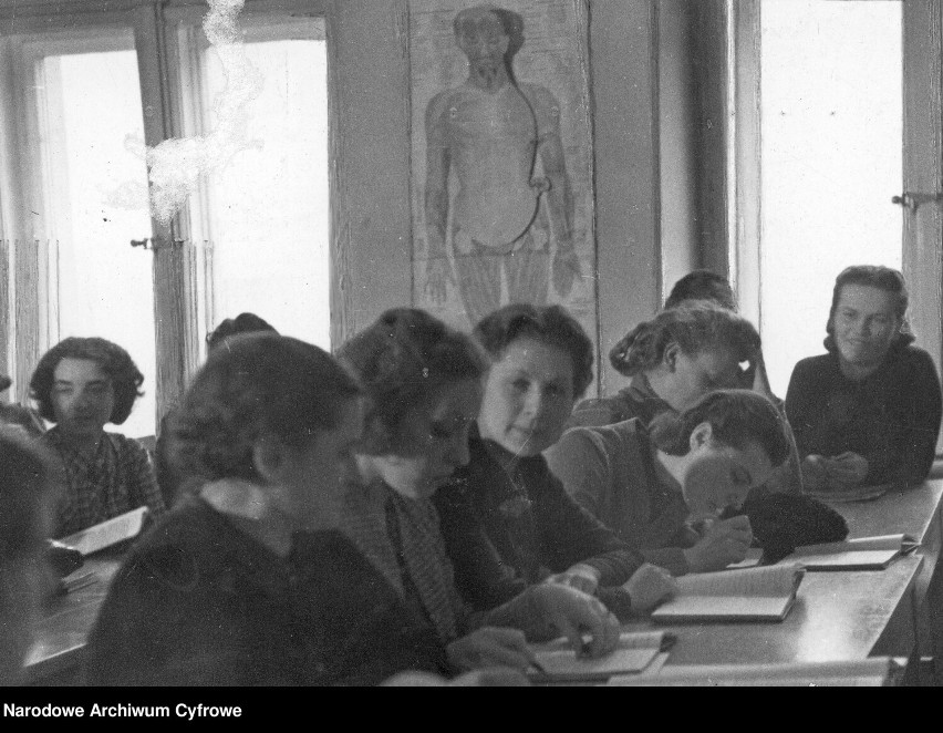 Szkoła kosmetyczna w Krakowie w 1941 roku....
