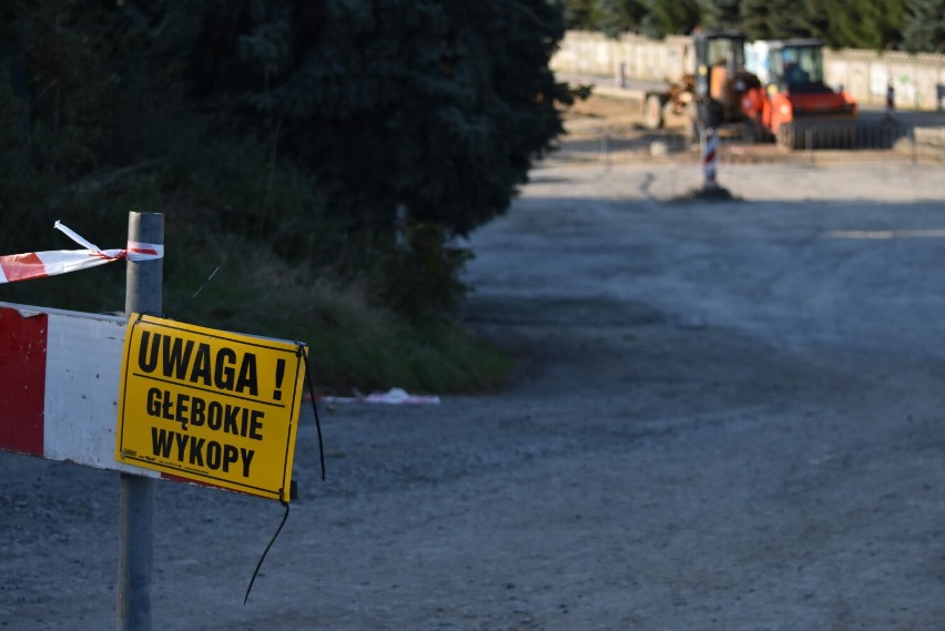 Gorlice. Remont ulicy Sportowej powoli postępuje. Drogowcy mają czas do końca roku na zakończenie prac [ZDJĘCIA]