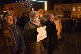 Protest w obronie wolnych mediów w Zduńskiej Woli 19 grudnia ZDJĘCIA