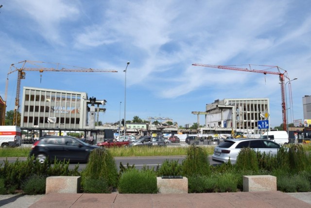 Główny budynek dworca kolejowego w Kielcach praktycznie zniknął. Zobacz więcej w dalszej części galerii >>>