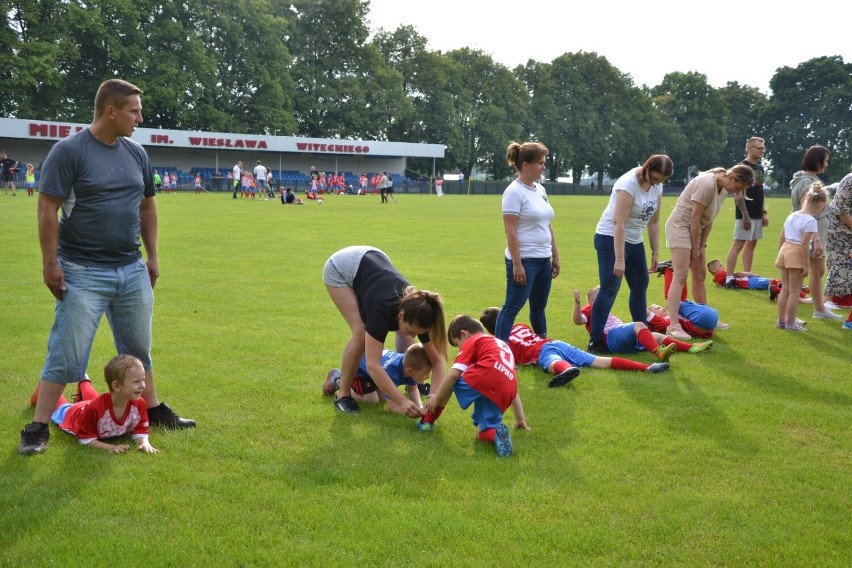 Na lipnowskim stadionie zorganizowano imprezę z okazji Dnia...